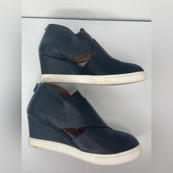 Paola Black/White Shows - Picture 2 of 15